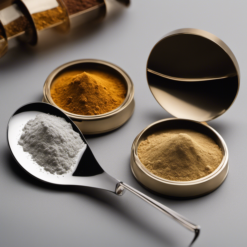 An image that showcases the visual comparison between 2 grams of powder and the equivalent amount measured in teaspoons