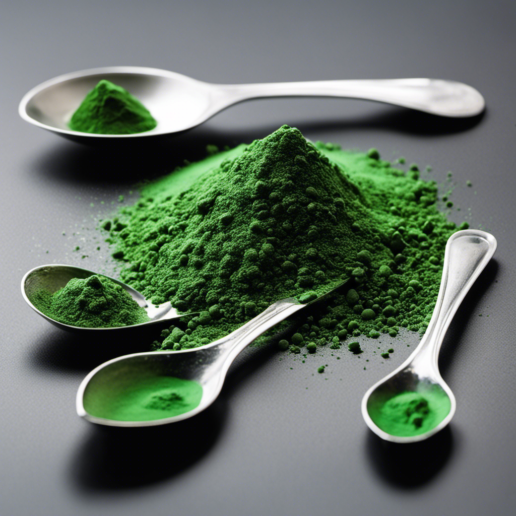 An image showcasing three neatly stacked teaspoons overflowing with a vibrant green powder, precisely measuring 3 grams
