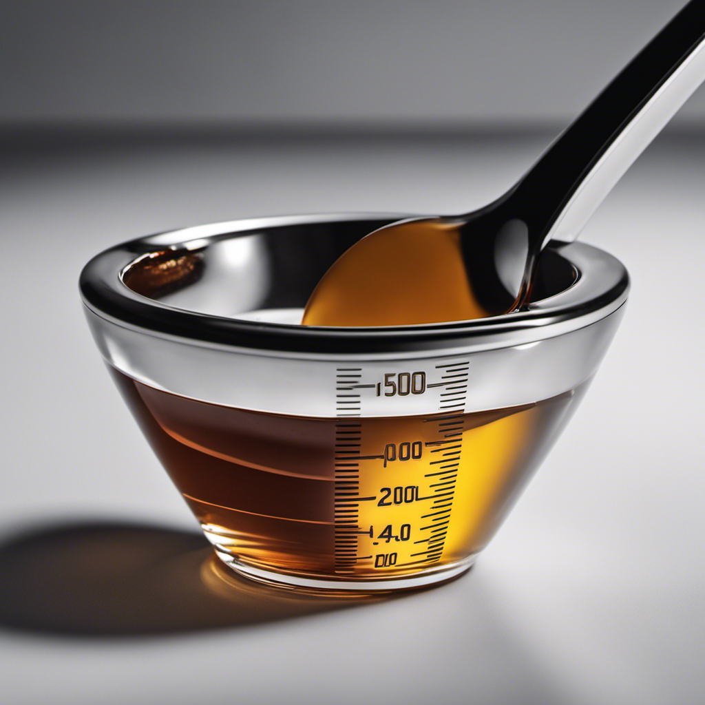 An image of a measuring spoon filled with 4 milliliters of liquid, precisely leveled at the brim