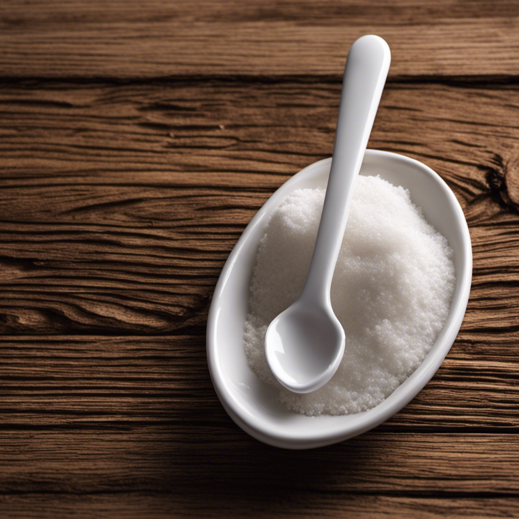 An image showcasing a white porcelain teaspoon filled with precisely measured 7 grams of sugar